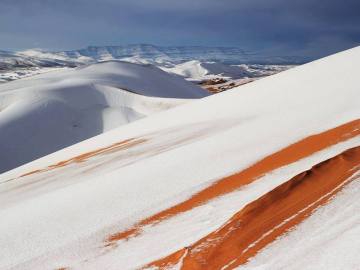 Las dunas del Sáhara nevadas Las dunas del Sáhara nevadas
