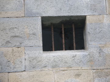 Ventana del Fuerte de San Cristóbal en Navarra Ventana del Fuerte de San Cristóbal en Navarra