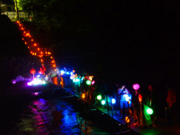 Río Yunishigawa yamahotaru, luciérnagas de montaña Río Yunishigawa yamahotaru, luciérnagas de montaña