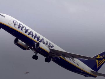 Ryanair cancela 200 vuelos al día en España por la huelga Ryanair cancela 200 vuelos al día en España por la huelga