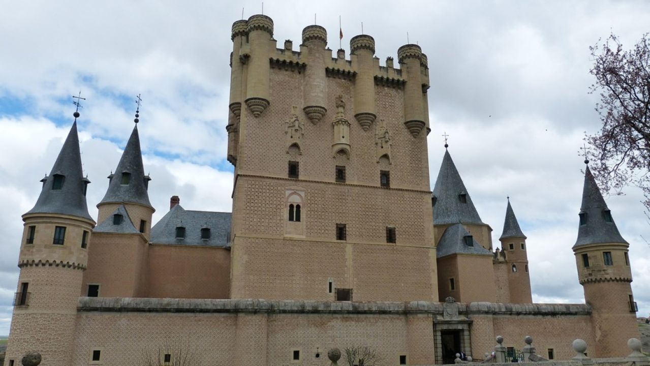 Así es el alcázar de Segovia, la inspiración para el ...